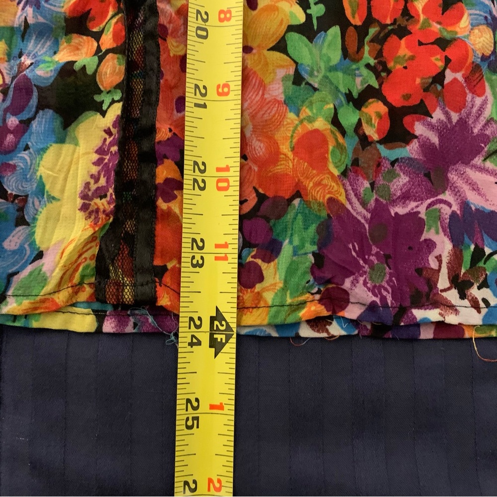 NY Collection Rainbow Floral Top Size Small - Picture 5 of 7
